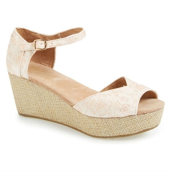 💕TOMS💕 Rose Gold Floral Platform Wedge Sandals - Picture 5 of 8